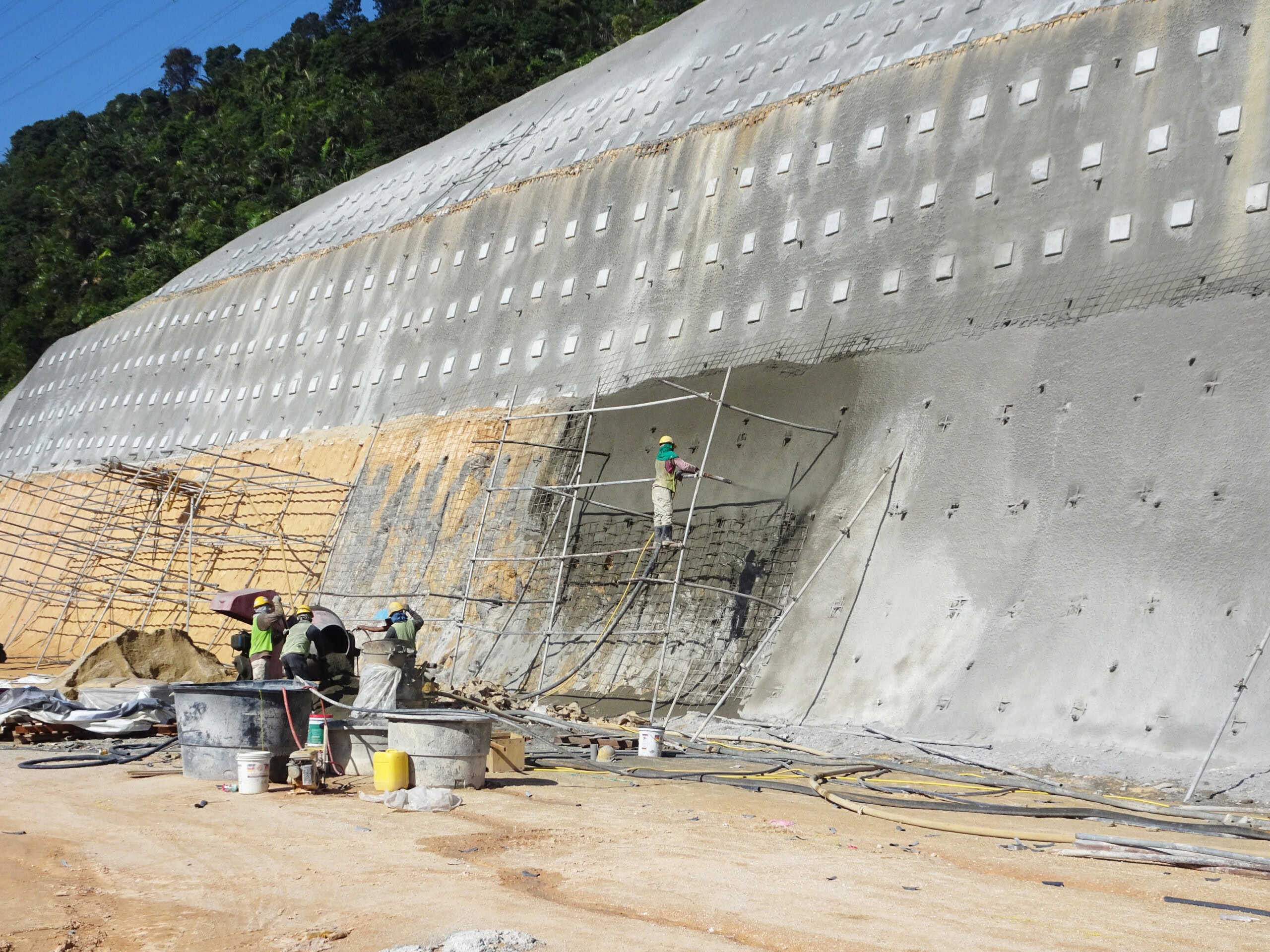 Retaining wall shotcrete stable soil